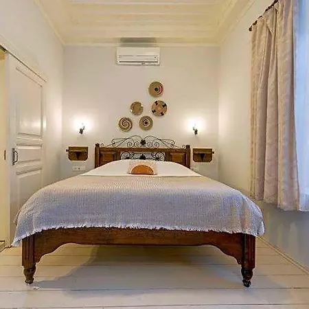 Avlu Cunda Otel