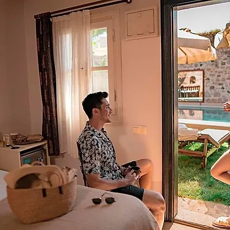 Avlu Cunda Otel *