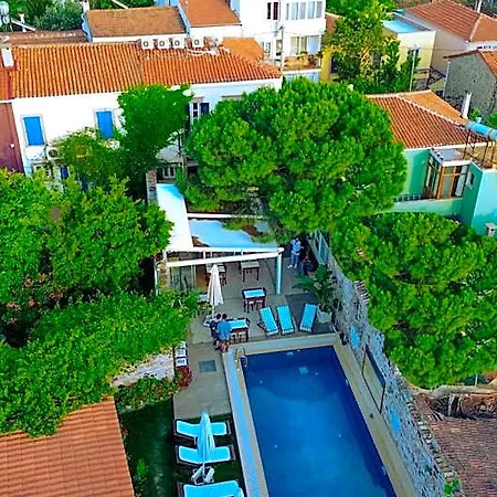 Otel Avlu Cunda *