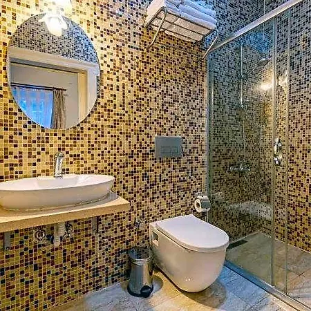 Avlu Cunda Hotel *