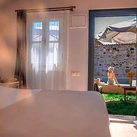Avlu Cunda Ayvalı